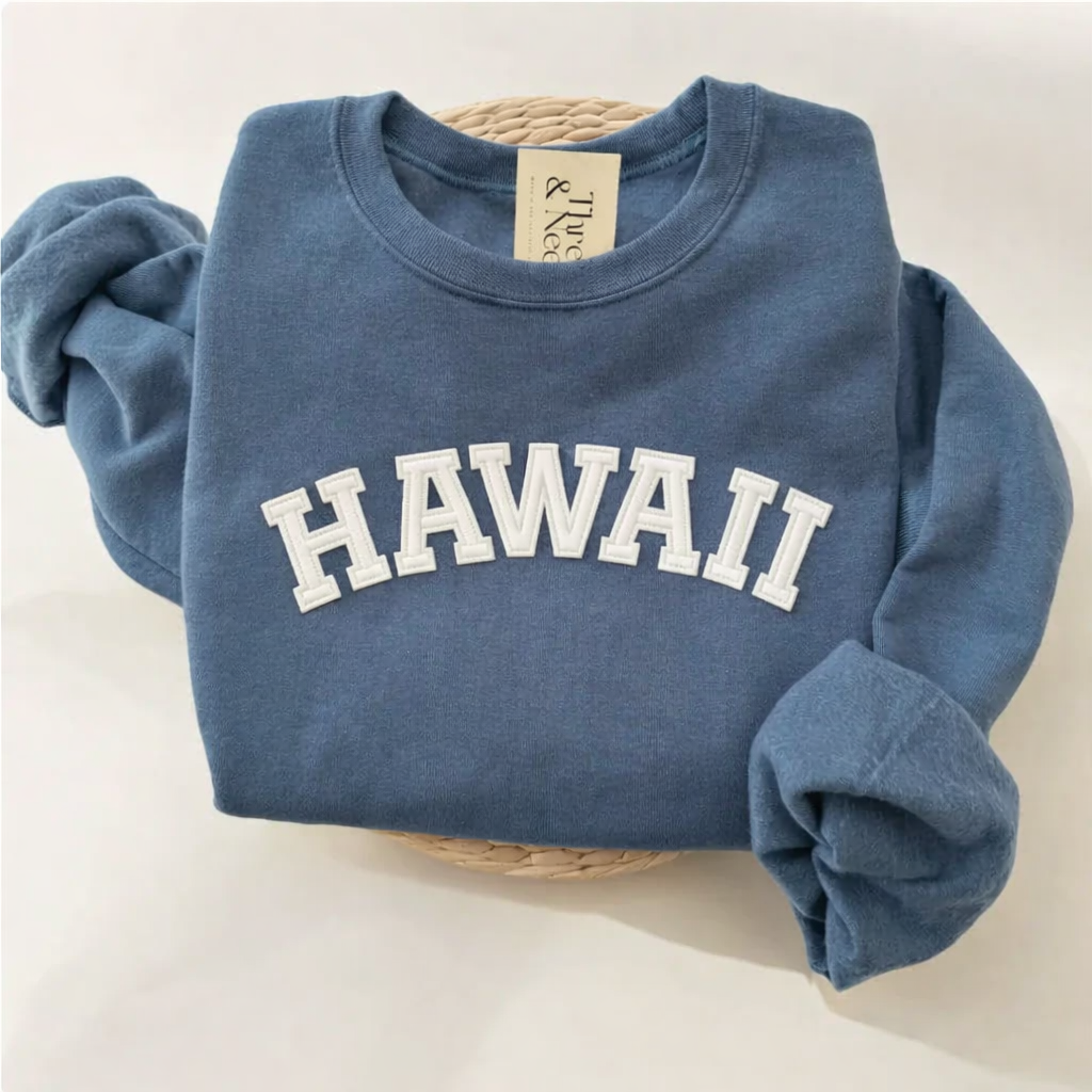 Blue sweatshirt with Hawaii text