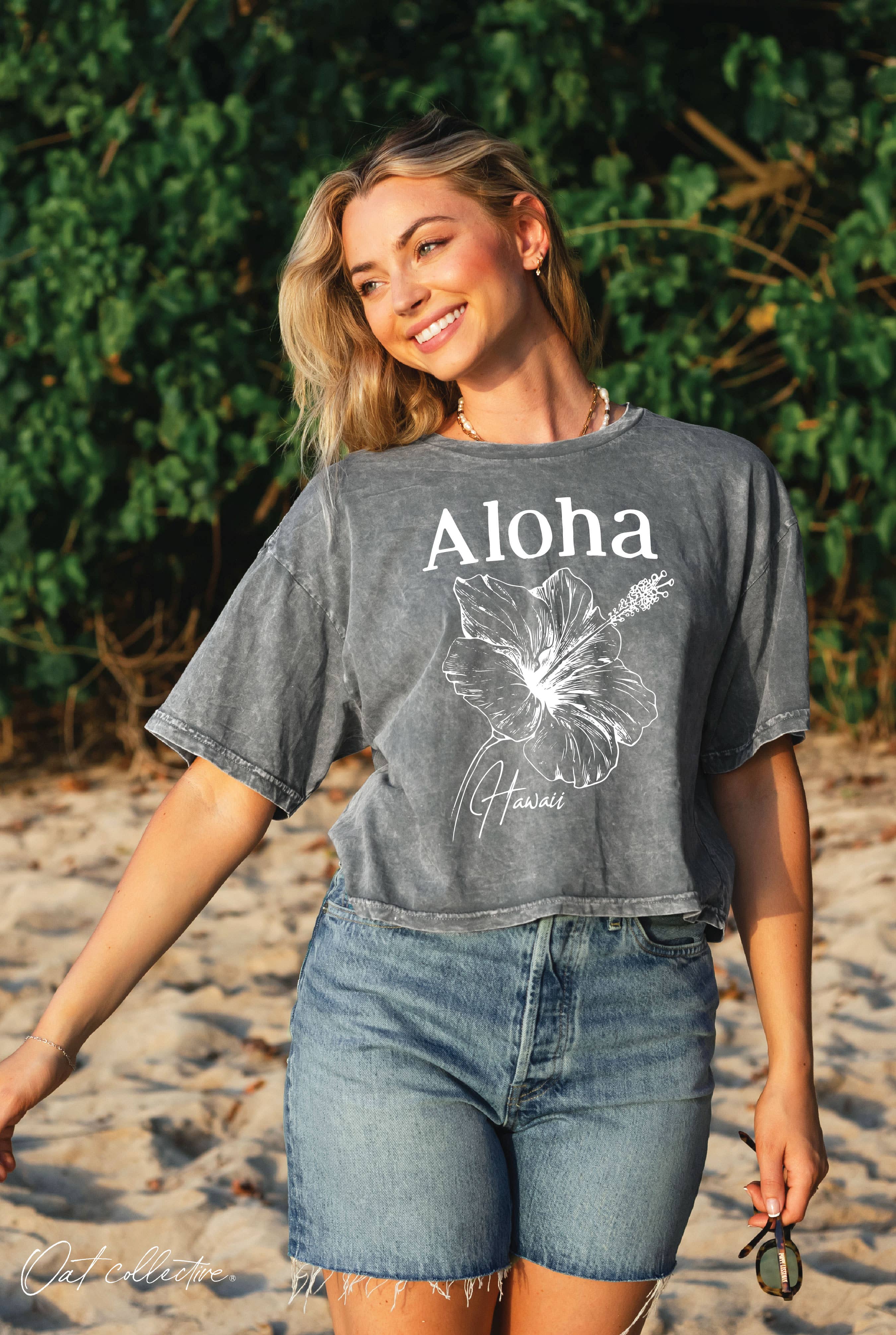 ALOHA HAWAII Cropped Mineral Washed Graphic Top