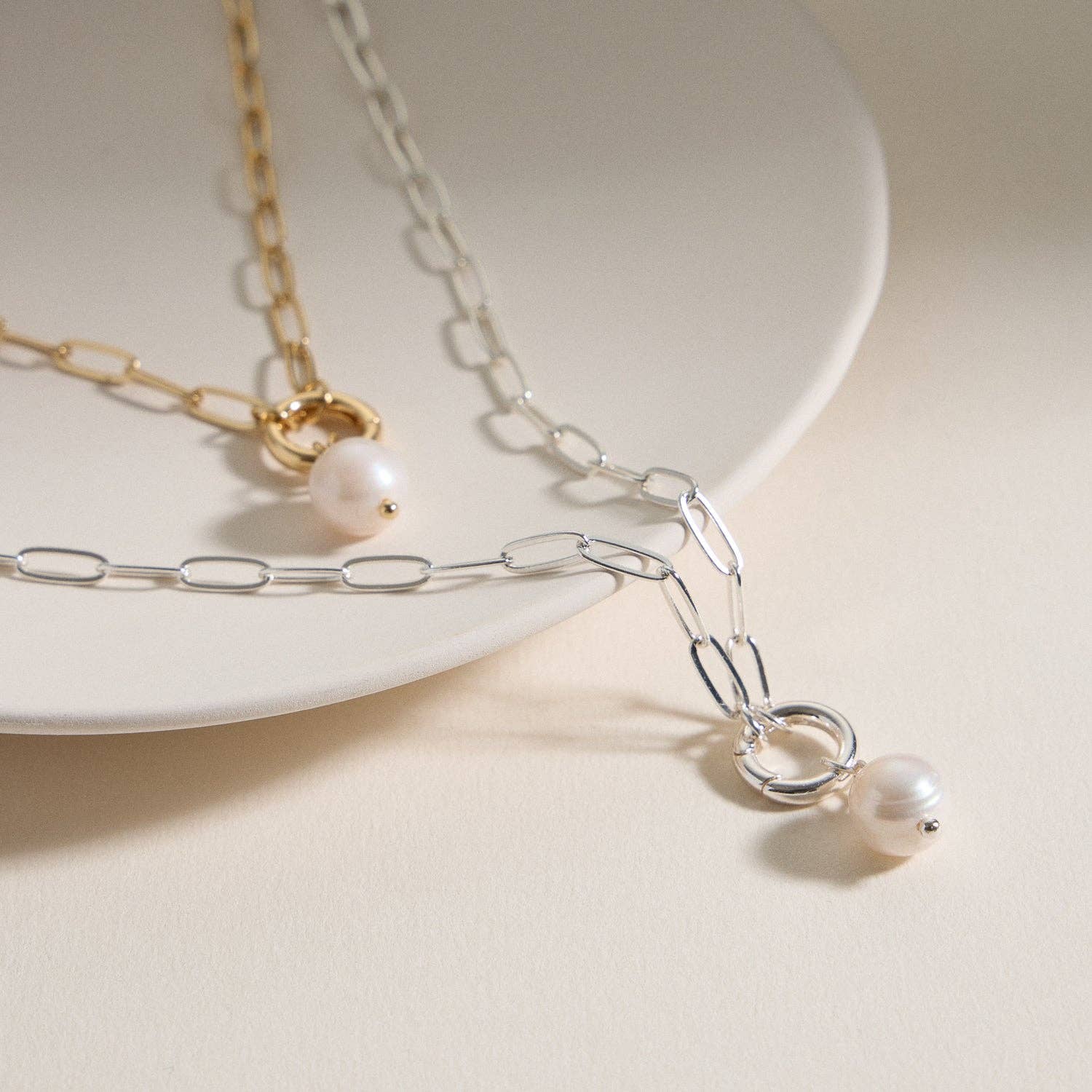 Gold Chain Necklace with Freshwater Pearl