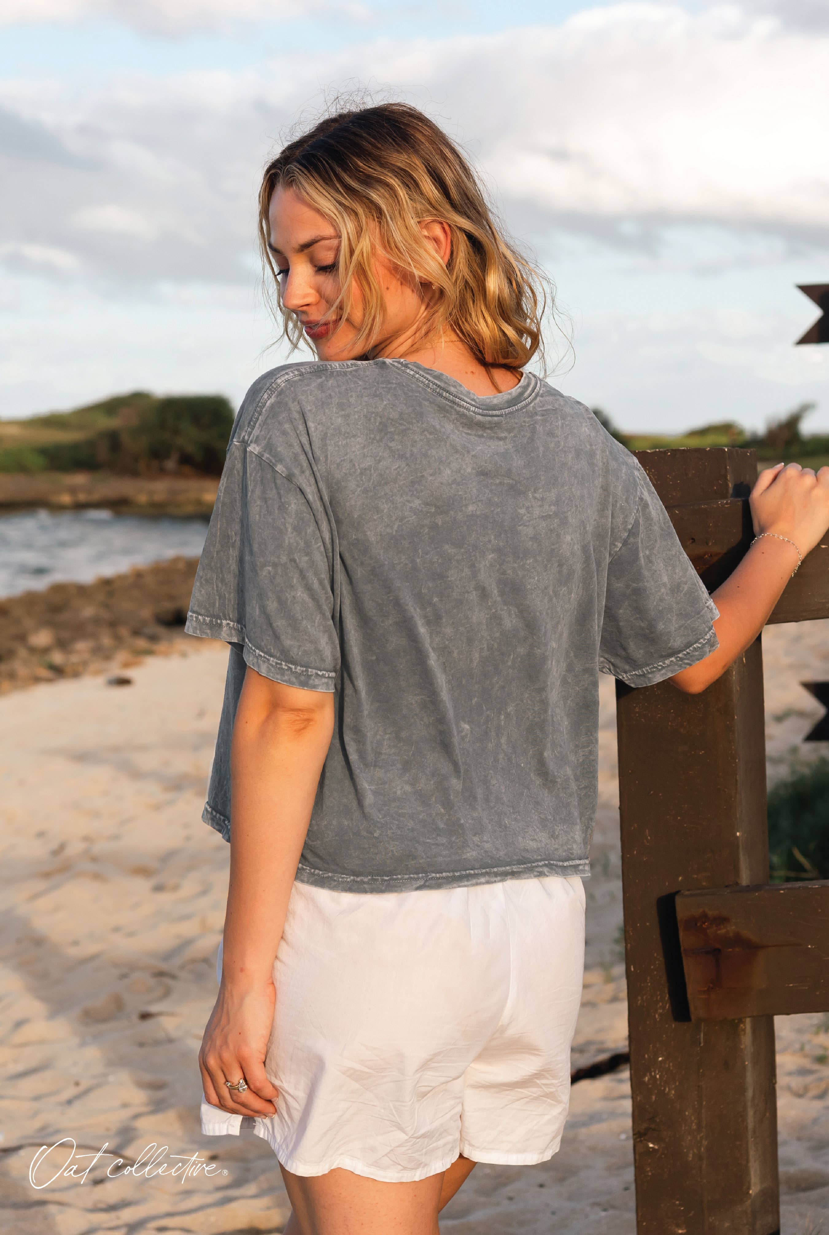 ALOHA HAWAII Cropped Mineral Washed Graphic Top